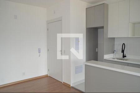Sala de apartamento à venda com 3 quartos, 70m² em Vila Firmiano Pinto, São Paulo