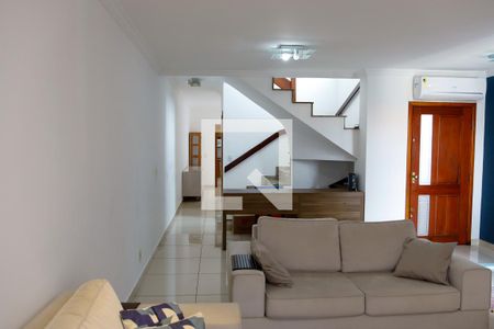 Sala de casa à venda com 3 quartos, 260m² em Remédios, Osasco