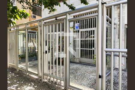 Apartamento à venda com 80m², 2 quartos e 1 vagaFachada e portaria