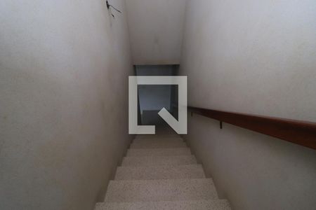 Casa para alugar com 320m², 4 quartos e 2 vagasescada para garagem 