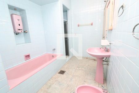 Casa para alugar com 320m², 4 quartos e 2 vagasBanheiro da Suíte