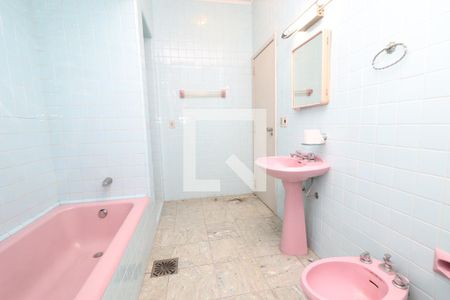 Casa para alugar com 320m², 4 quartos e 2 vagasBanheiro da Suíte