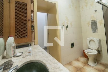 Casa à venda com 446m², 4 quartos e 8 vagasBanheiro suíte 02