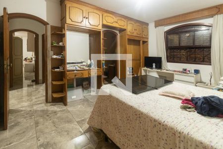 Casa à venda com 446m², 4 quartos e 8 vagasSuíte 01