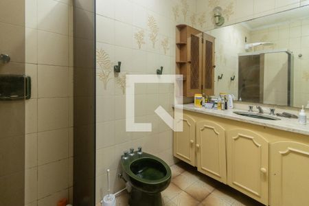 Casa à venda com 446m², 4 quartos e 8 vagasBanheiro suíte 02