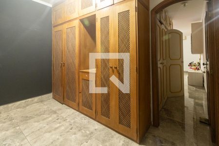 Casa à venda com 446m², 4 quartos e 8 vagasCirculação