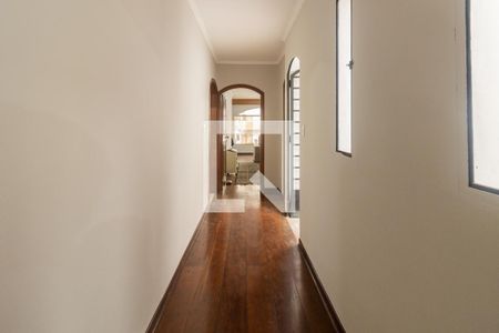 Casa à venda com 446m², 4 quartos e 8 vagasCorredor