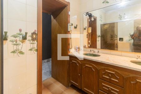 Casa à venda com 446m², 4 quartos e 8 vagasBanheiro Suíte 03