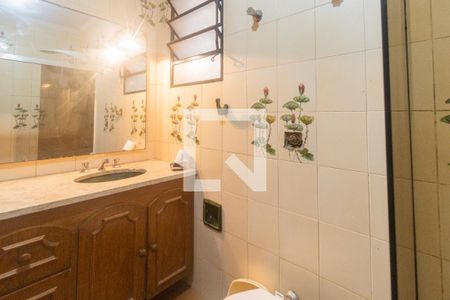 Casa à venda com 446m², 4 quartos e 8 vagasBanheiro Suíte 03