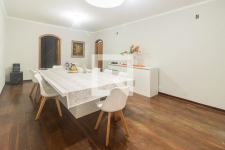 Casa à venda com 446m², 4 quartos e 8 vagasSala Jantar