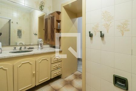 Casa à venda com 446m², 4 quartos e 8 vagasBanheiro suíte 02