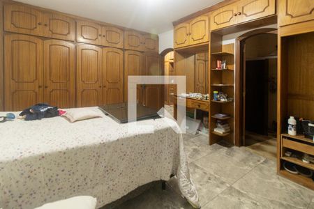 Casa à venda com 446m², 4 quartos e 8 vagasSuíte 01