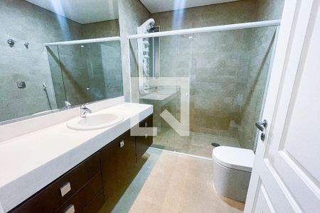 Apartamento para alugar com 169m², 2 quartos e 1 vaga Apartamento para alugar com 169m², 2 quartos e 1 vagaBanheiro da Suíte
