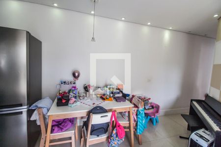 Sala  de casa para alugar com 2 quartos, 58m² em Jardim Tupanci, Barueri