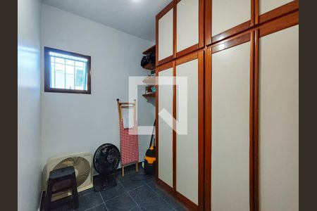 Casa à venda com 364m², 4 quartos e 5 vagasQuarto de Serviço