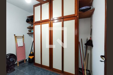 Casa à venda com 364m², 4 quartos e 5 vagasQuarto de Serviço