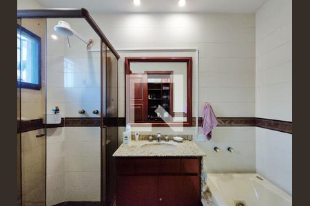 Casa à venda com 364m², 4 quartos e 5 vagasBanheiro da Suíte