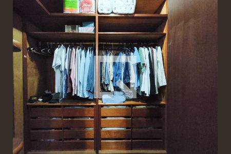 Casa à venda com 364m², 4 quartos e 5 vagasCloset da suíte