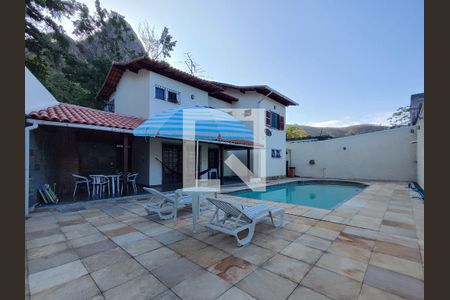 Casa à venda com 364m², 4 quartos e 5 vagasPiscina