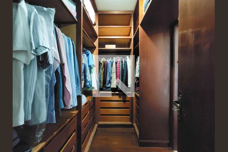 Casa à venda com 364m², 4 quartos e 5 vagasCloset da suíte