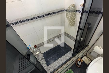 Casa à venda com 364m², 4 quartos e 5 vagasBanheiro 