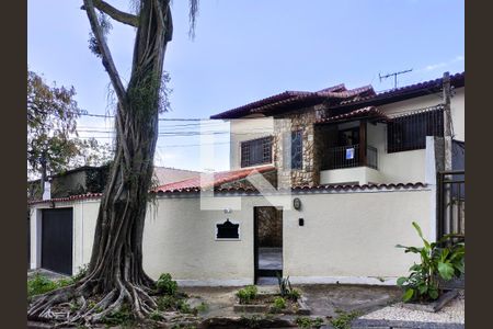 Casa à venda com 364m², 4 quartos e 5 vagasFachada