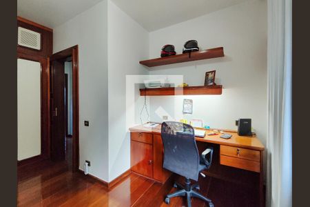 Casa à venda com 364m², 4 quartos e 5 vagasQuarto 2