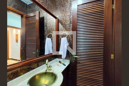 Casa à venda com 364m², 4 quartos e 5 vagasLavabo