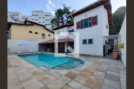 Casa à venda com 364m², 4 quartos e 5 vagasPiscina