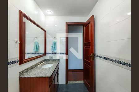 Casa à venda com 364m², 4 quartos e 5 vagasBanheiro 