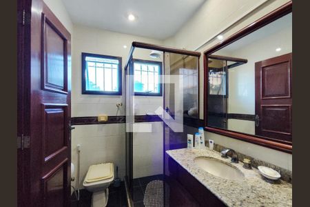 Casa à venda com 364m², 4 quartos e 5 vagasBanheiro da Suíte