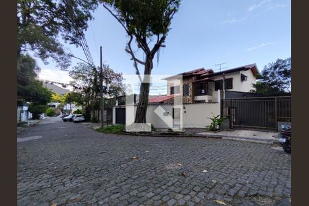 Casa à venda com 364m², 4 quartos e 5 vagasFachada