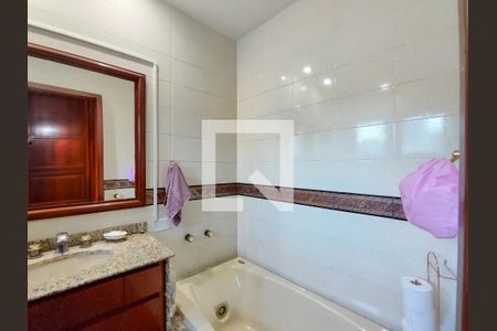 Casa à venda com 364m², 4 quartos e 5 vagasBanheiro da Suíte