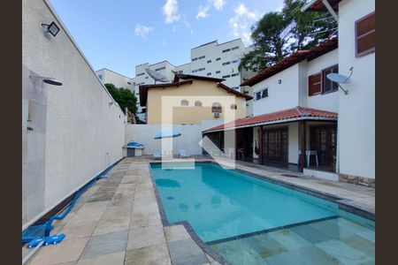 Casa à venda com 364m², 4 quartos e 5 vagasPiscina