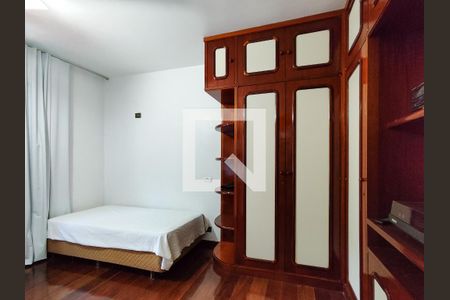 Casa à venda com 364m², 4 quartos e 5 vagasQuarto 2