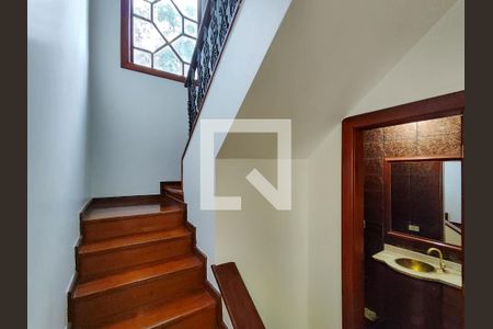Casa à venda com 364m², 4 quartos e 5 vagasEscada