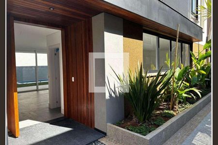 Casa de condomínio à venda com 472m², 4 quartos e 4 vagas Casa de condomínio à venda com 472m², 4 quartos e 4 vagasEntrada