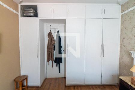 Casa à venda com 186m², 2 quartos e 2 vagasQuarto 2 - Armários