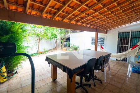 Casa à venda com 186m², 2 quartos e 2 vagasQuintal