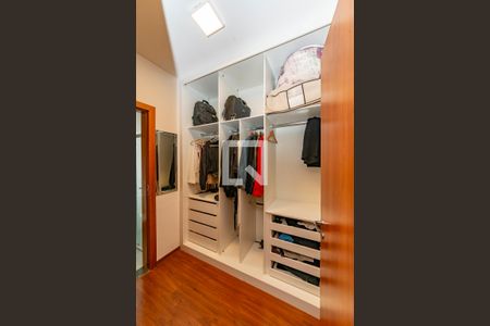 Apartamento para alugar com 125m², 4 quartos e 3 vagasCloset da suíte