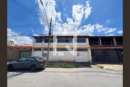 Casa à venda com 360m², 5 quartos e 2 vagasFachada