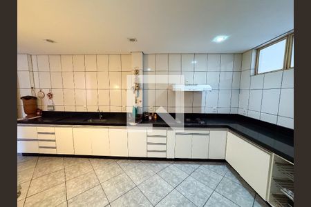 Casa à venda com 360m², 5 quartos e 2 vagasCozinha 2