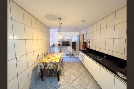 Casa à venda com 360m², 5 quartos e 2 vagasCozinha 2