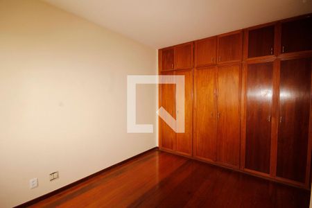 Apartamento à venda com 180m², 4 quartos e 3 vagasquarto 2