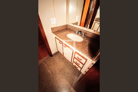 Apartamento à venda com 180m², 4 quartos e 3 vagasbanheiro 1