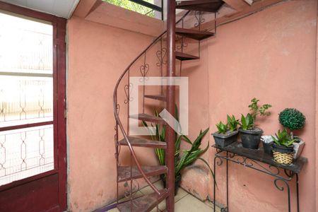 Casa à venda com 100m², 3 quartos e 2 vagas Casa à venda com 100m², 3 quartos e 2 vagasEscada 2° andar