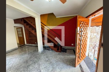 Casa à venda com 131m², 3 quartos e sem vaga