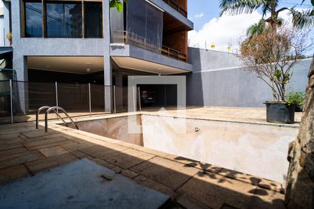 Casa para alugar com 387m², 4 quartos e 6 vagas Casa para alugar com 387m², 4 quartos e 6 vagasQuintal