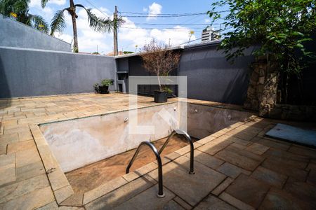 Casa para alugar com 387m², 4 quartos e 6 vagas Casa para alugar com 387m², 4 quartos e 6 vagasPiscina