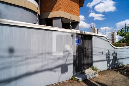 Casa para alugar com 387m², 4 quartos e 6 vagas Casa para alugar com 387m², 4 quartos e 6 vagasFachada